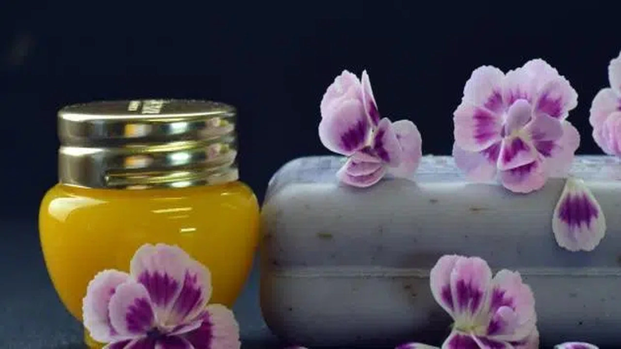 طريقة عمل شامبو ضد القشرة في المنزل    