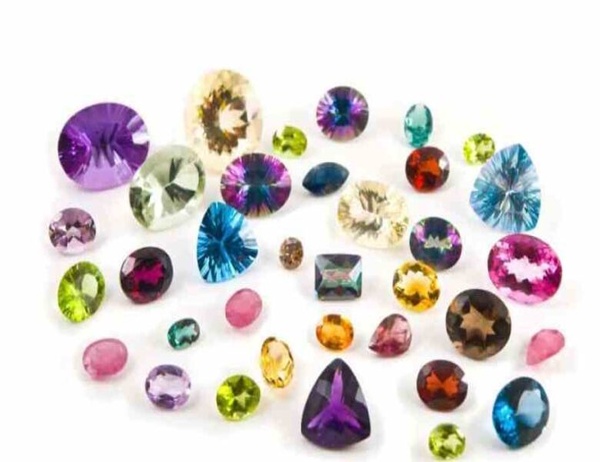 ما هي أسماء الأحجار الكريمة النادرة