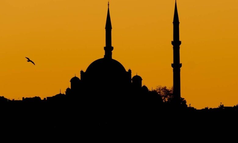 ما حكم مراقبة الله تعالى في السر والعلن؟ أسماء الله الحسنى الرقيب