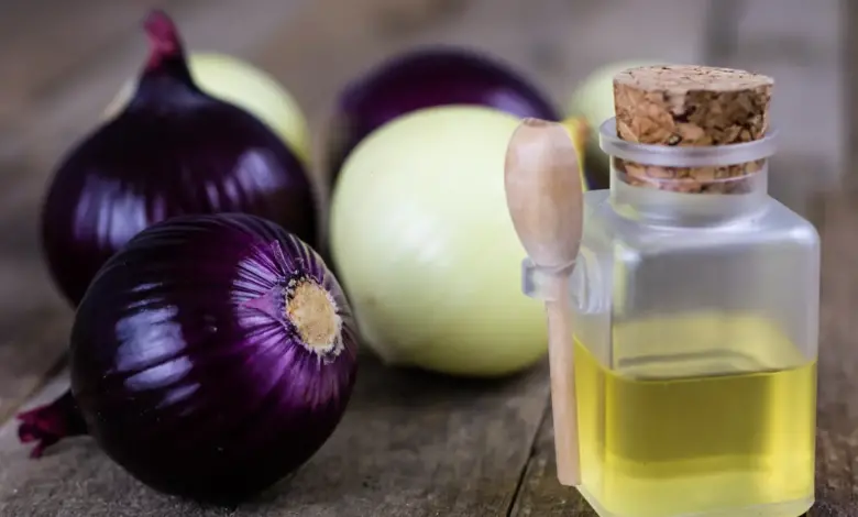احذري أضرار عصير البصل للبشرة الدهنية وتعرفي على طريقة استخدامه الصحيحة