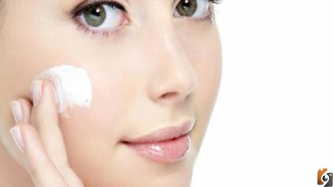 تعرفي معنا على أسرع طريقة لتفتيح الوجه والرقبة في أسرع وقت    