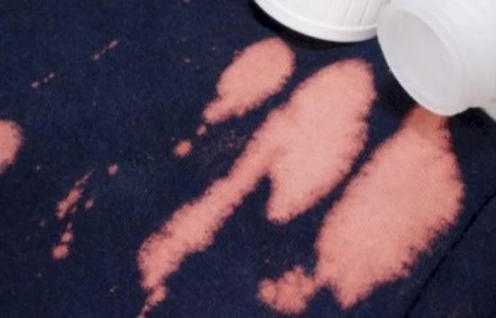 كيفية إزالة بقع الكلور من الملابس الملونة