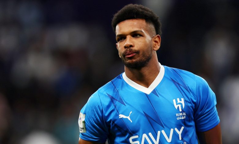 هل تزداد فترة العقوية؟! عقوبة إيقاف نجم الهلال السعودي قابلة للزيادة بسبب المخالفات